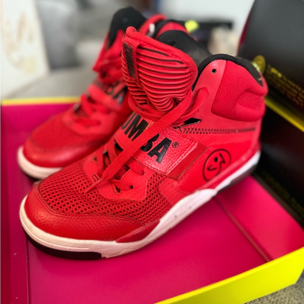 Zumba Fitness Red COURT Sneakers sz 8